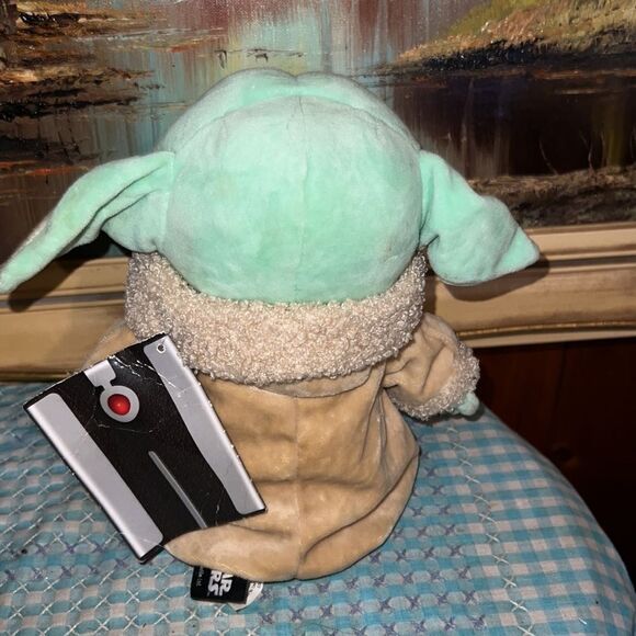 STAR WARS THE MANDALORIAN THE CHILD (BABY YODA / GROGU) 8-INCH PLUSH TOY - Picture 3 of 4